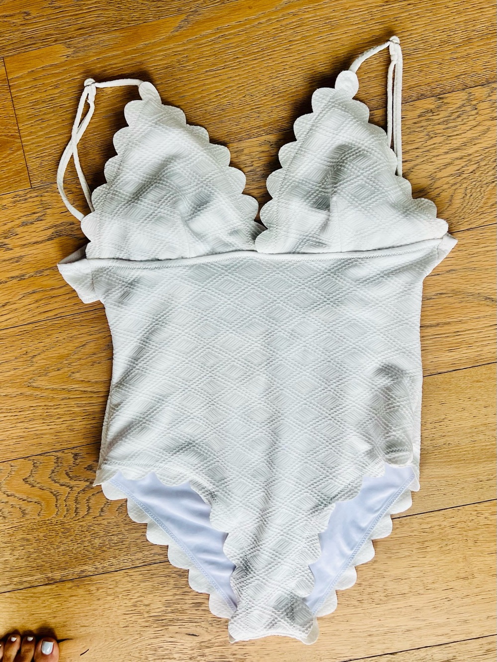Cupshe White Scallop-Edge One-Piece Swimsuit
